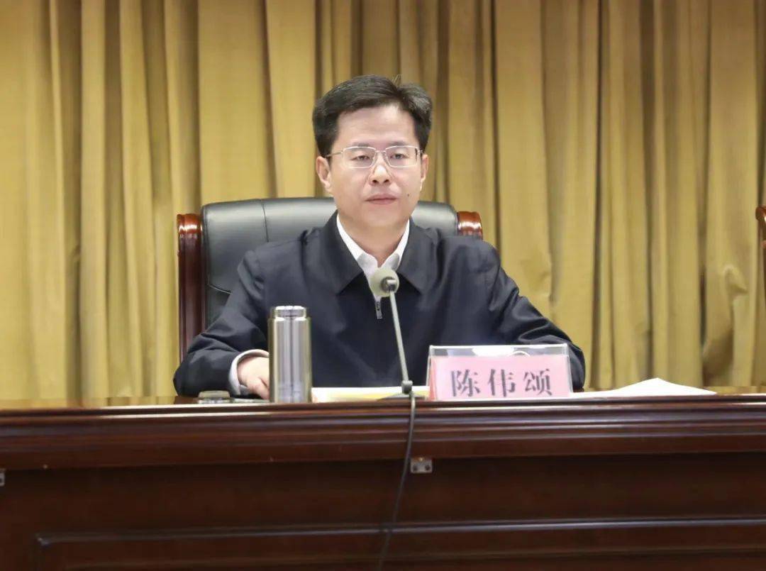 县委书记,县人武部党委第一书记陈伟颂主持会议并讲话,县委副书记