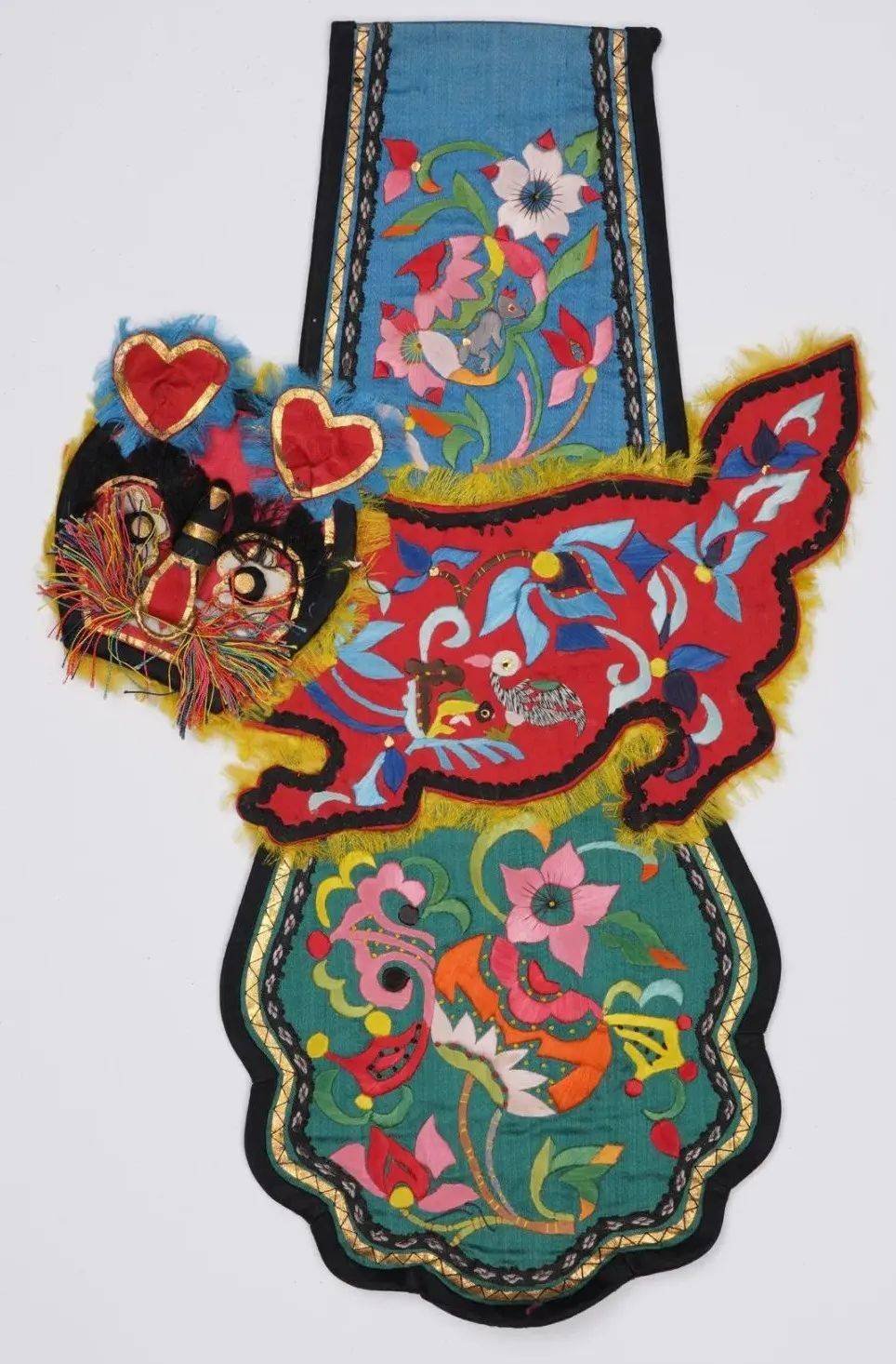 展览| 背后的精彩:刺绣童帽帽尾展_图案_清代_牡丹