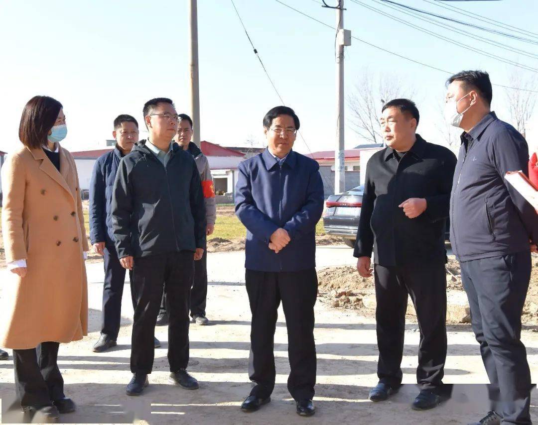 3月1日,市委书记张涛到高铁沿线杨家庄乡段督导检查高铁沿线安全风险