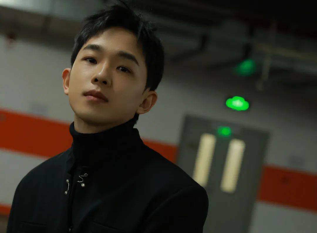 青春不迷茫》是丁冠森的首部电影作品,片中他饰演的欧小洋是个热心肠