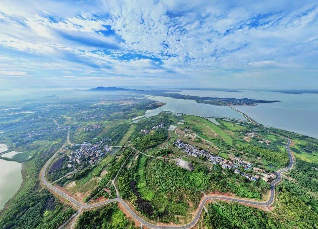 梁子湖环湖绿道设置串联起梁子湖区多个知名景点山水之间的绝佳景色将
