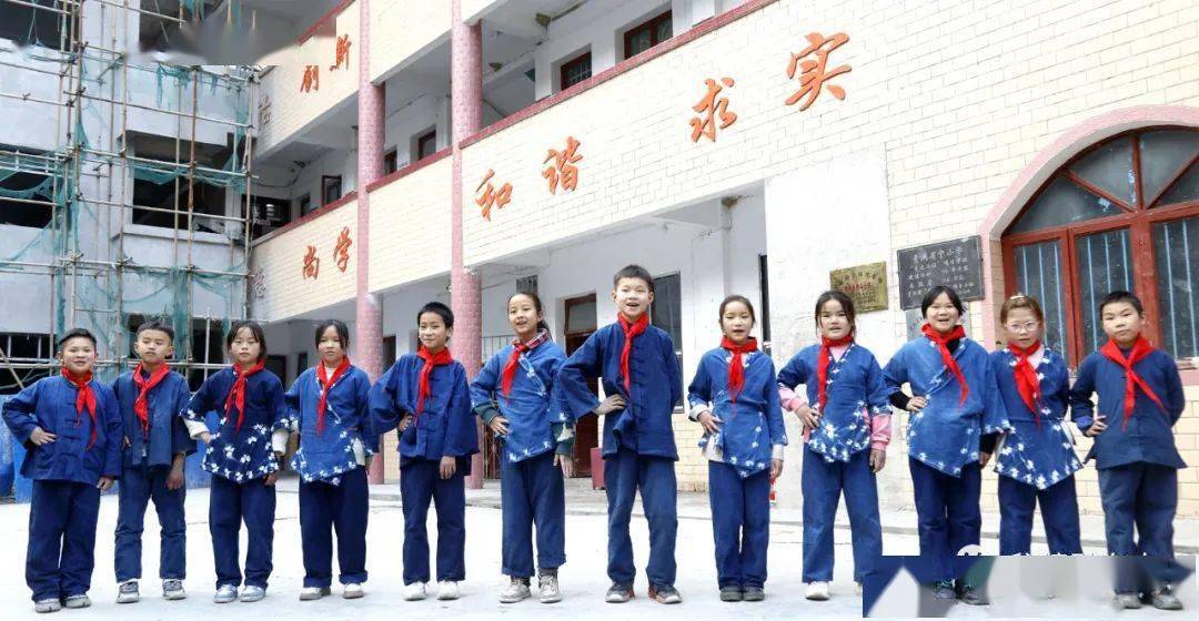 【聚焦】贵州施秉:这个小学不简单 自制校服自己穿_加工_特色_民族