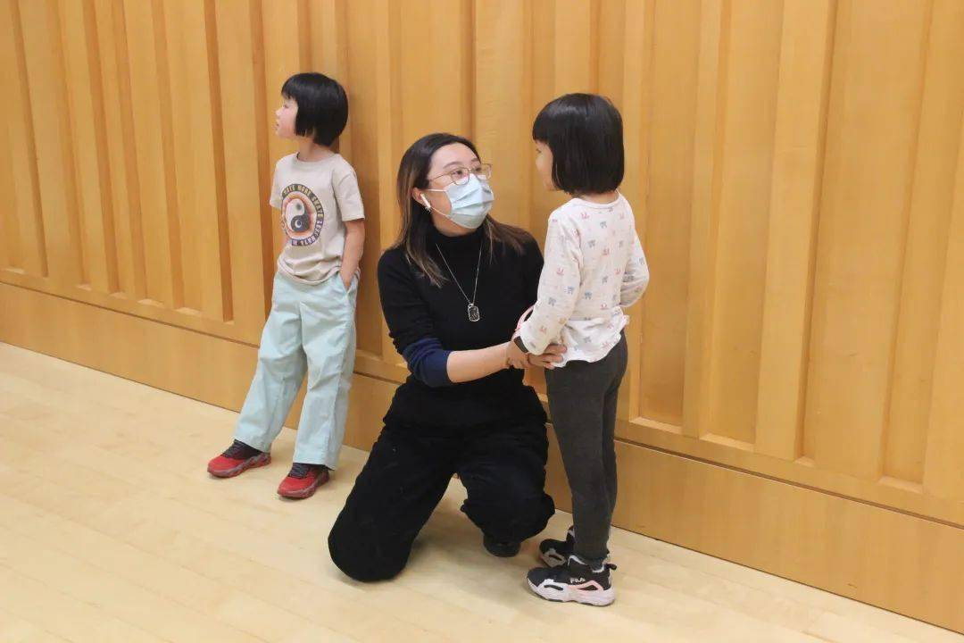 谢廖沙的表演片段老师带领小演员初次排演演出的要点和注意事项向小