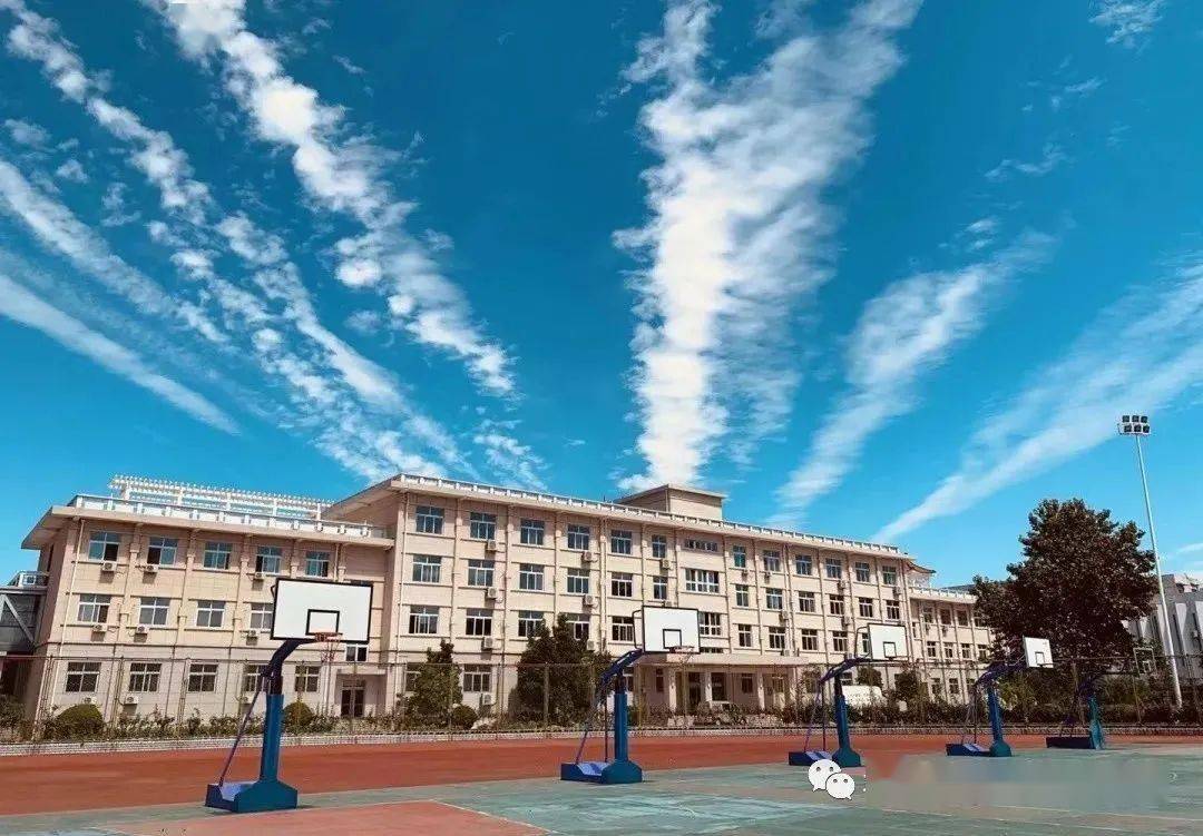 历经百年沧桑的房山中学始终以服务家乡,培育英才为己任,勇立教育改革