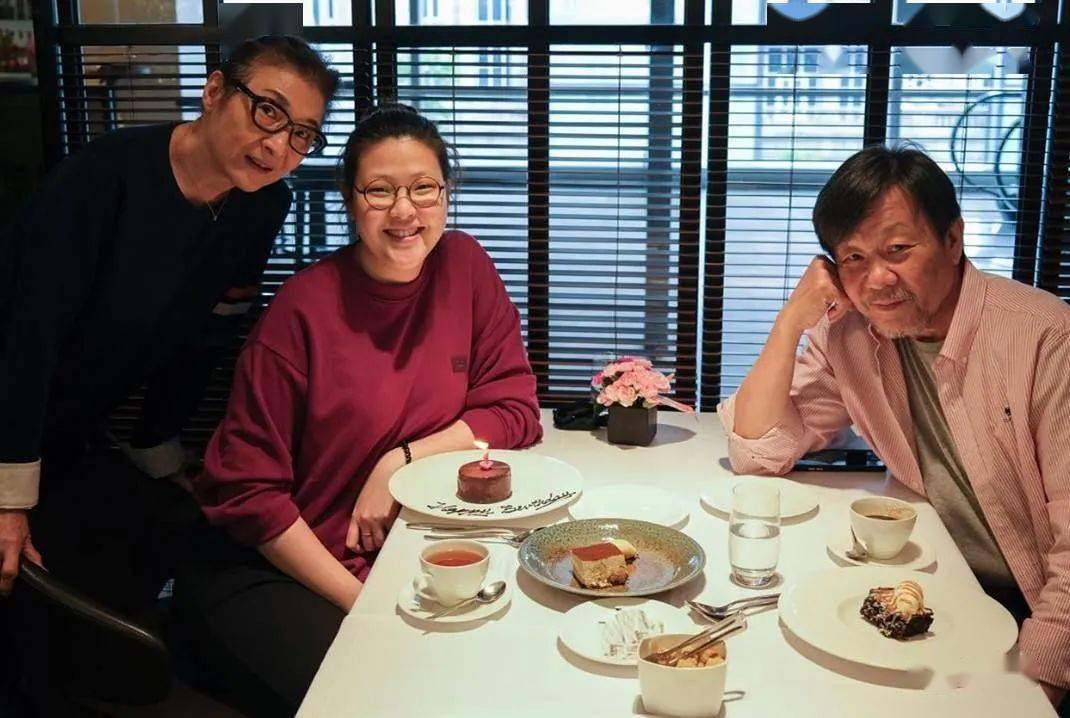 寇世勋全家福曝光,原配罕露面气质好,儿子仍未娶2岁半孩子的妈