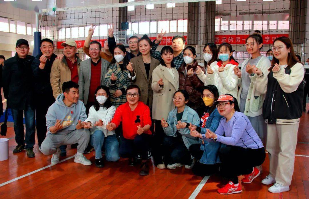 致敬最美巾帼奋斗者—银川市实验中学纪念"三·八"妇