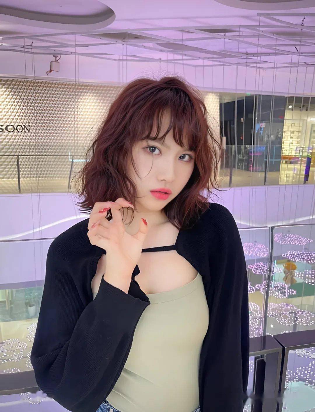 入春" 短烫发超减龄"_发型_中国_形象