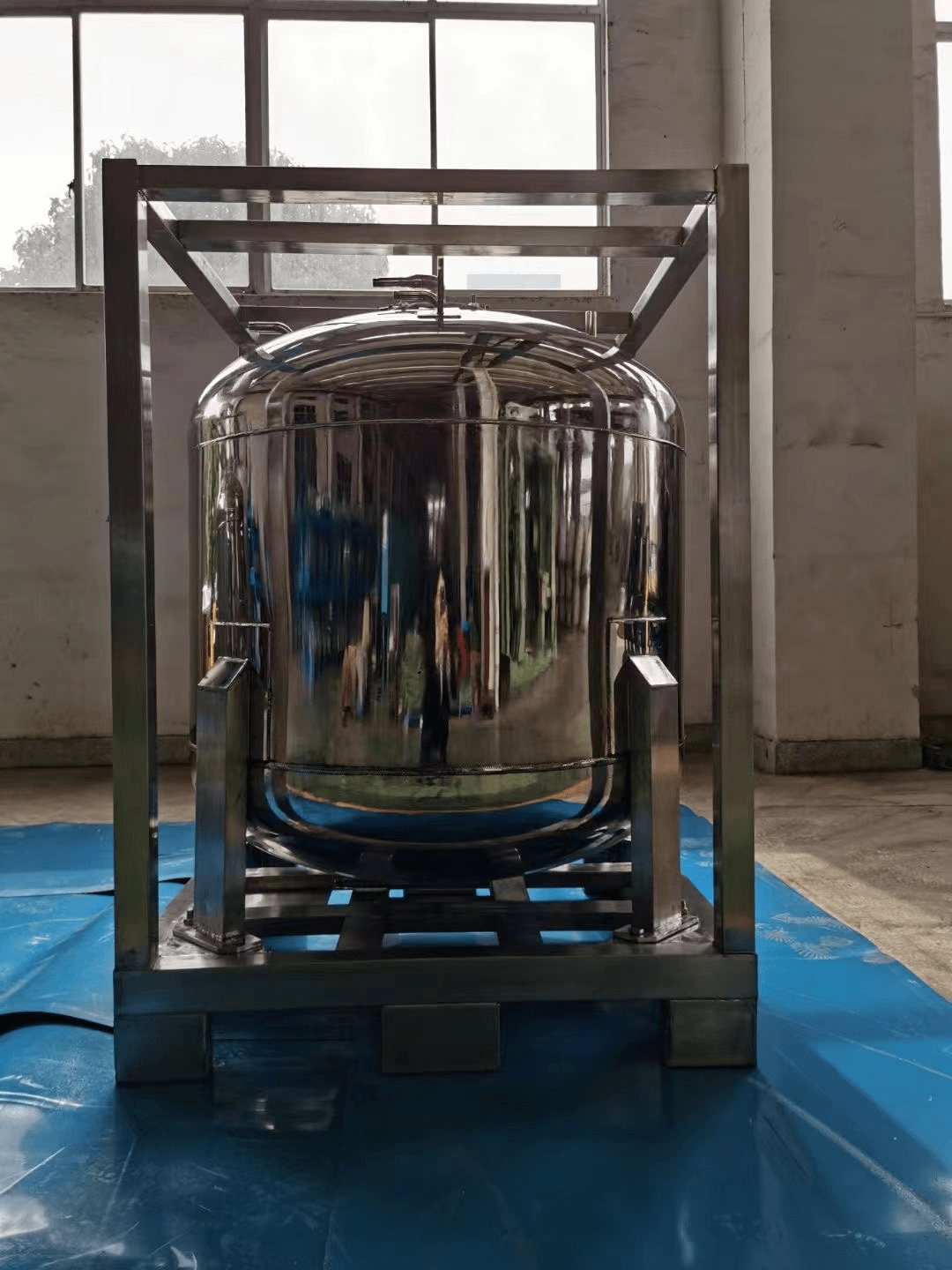 【今日头条】无锡四方集团成功开发新产品——不锈钢吨桶,形成批量