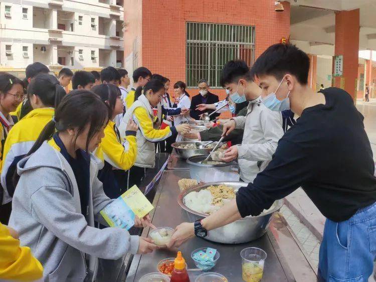 【精神文明创建】惠东县吉隆实验学校举行"学雷锋图书义卖"活动_爱心