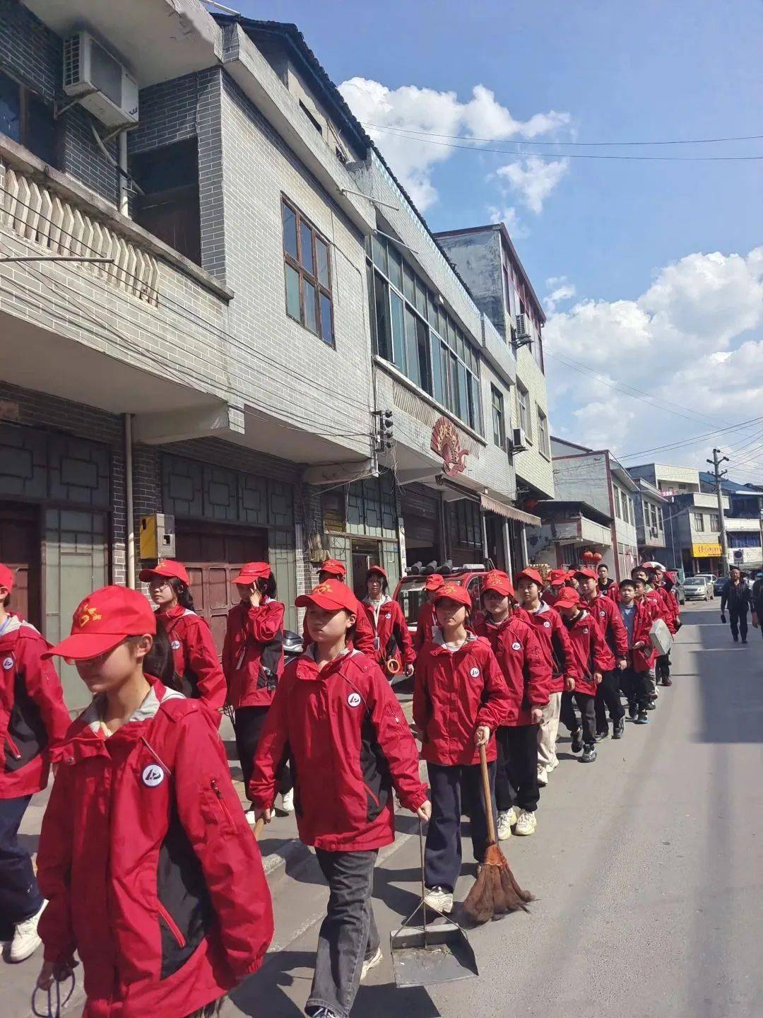 弘扬雷锋精神 争做追锋少年 我县中小学幼儿园积极开展学雷锋月校园