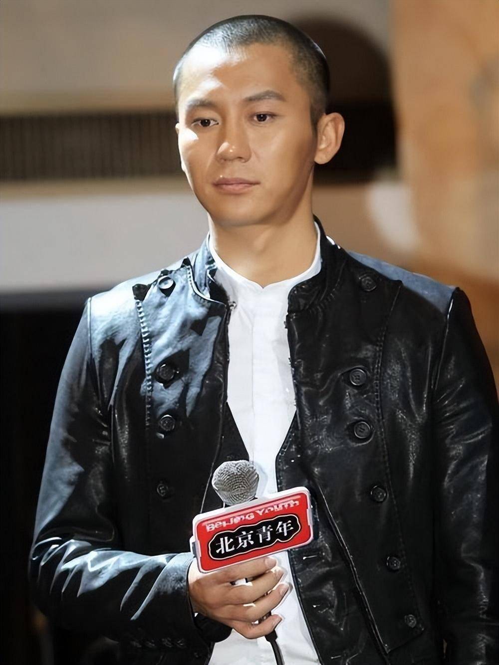 可惜这样的盛世,李晨已经很久没有体会过了,童星出身的他,他每天都能