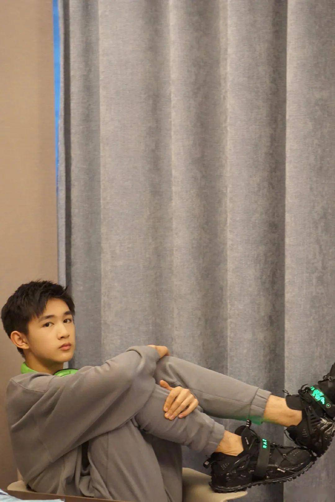 白敬亭,周雨彤的鞋墙长啥样?不如打造一面属于自己的鞋墙!