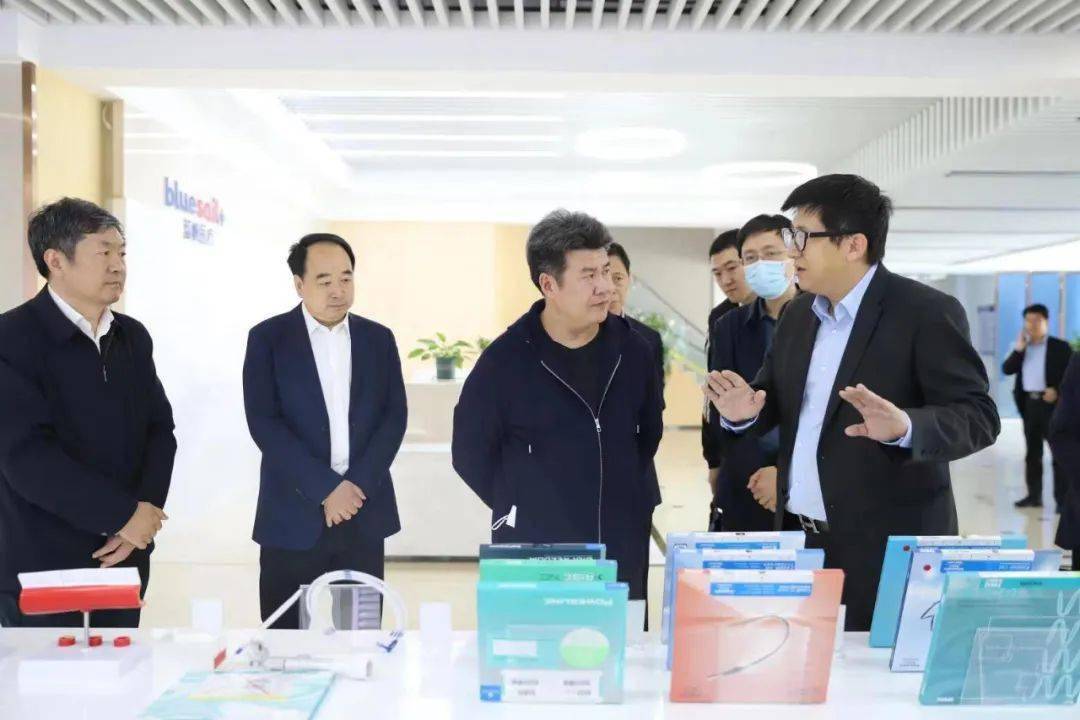 3月10日,副市长孙付春带队到吉威医疗制品有限公司调研座谈,全面了解
