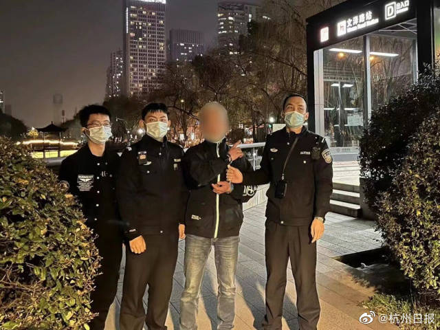 “他人偷我的我偷他人的”须眉被偷自行车，不甘愿宁可就顺了他人的车