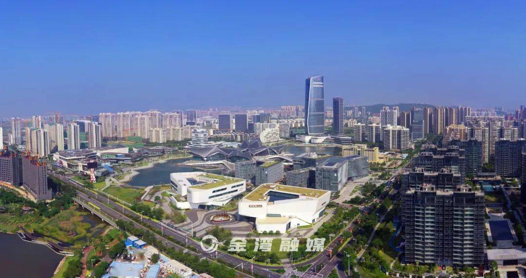 金湾航空新城核心区如今,在美满车城周围,北有正光广场,南有金湾华发