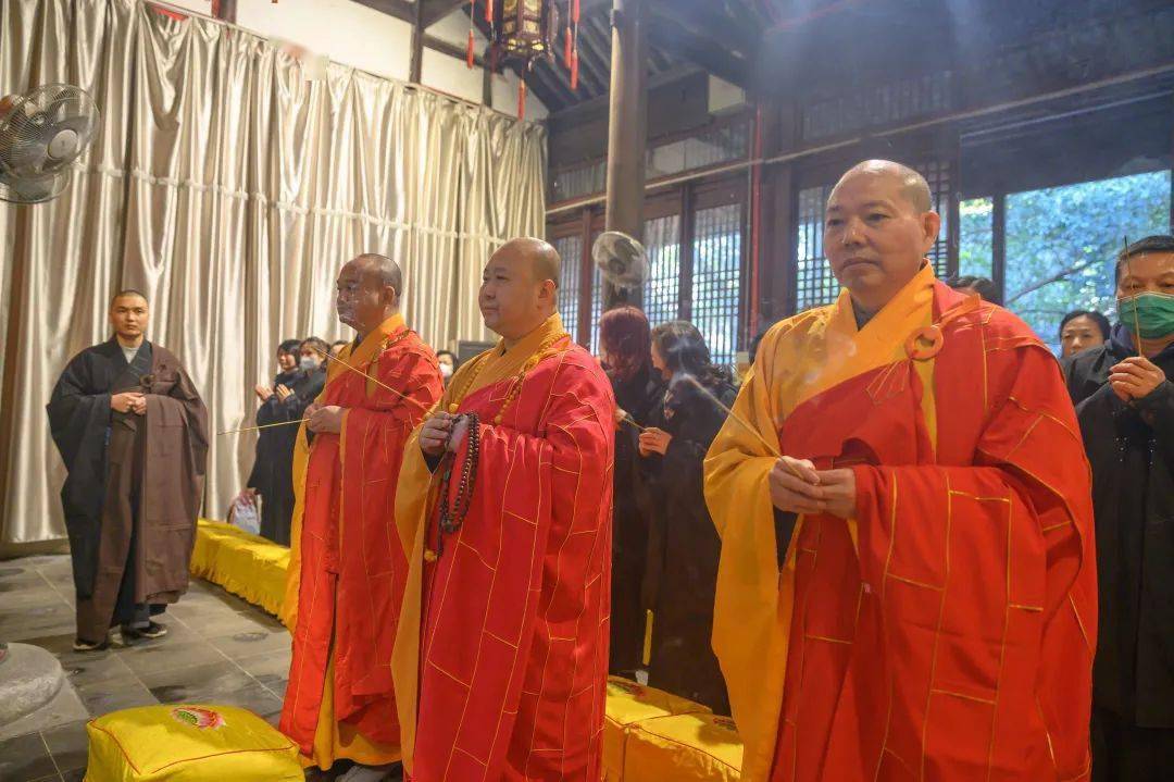 覺醒大和尚率眾赴興福禪寺雲棲塔林祭掃,追思玉佛堂上歷代祖師_大德