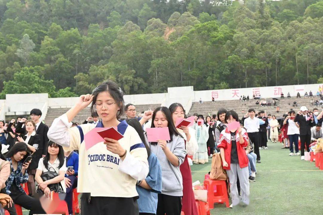 云安中学举行2023届高三学生成人礼_活动_高考_家长