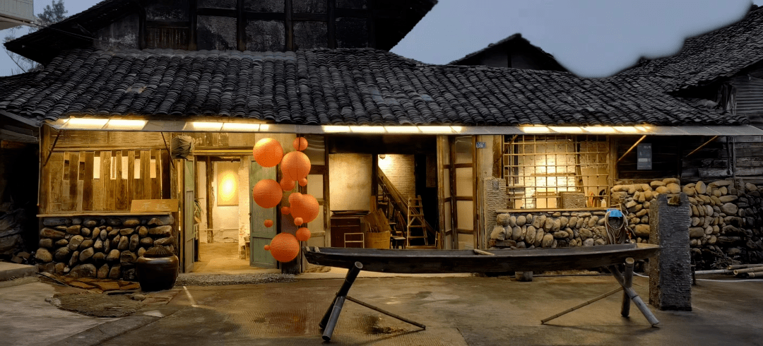 坐落于老街中的重要老建筑有海屋,陈氏旧居,女子学校遗址(建于1913年