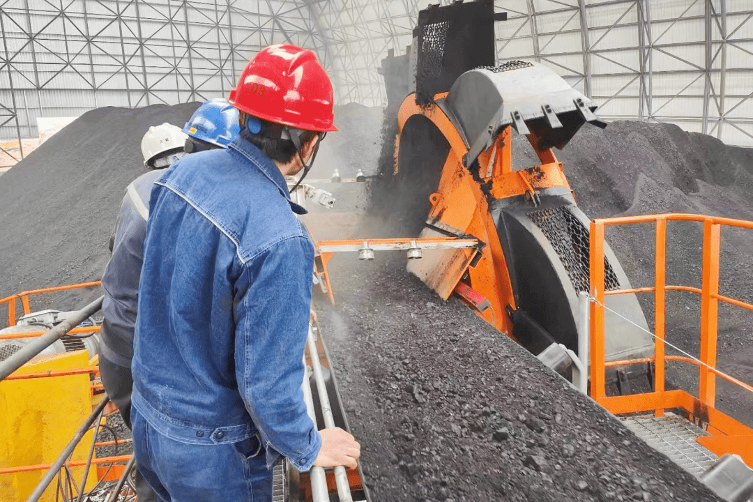 【项目动态】杨伙盘煤电项目悬臂式斗轮堆取料机及叶轮给煤机整机调试