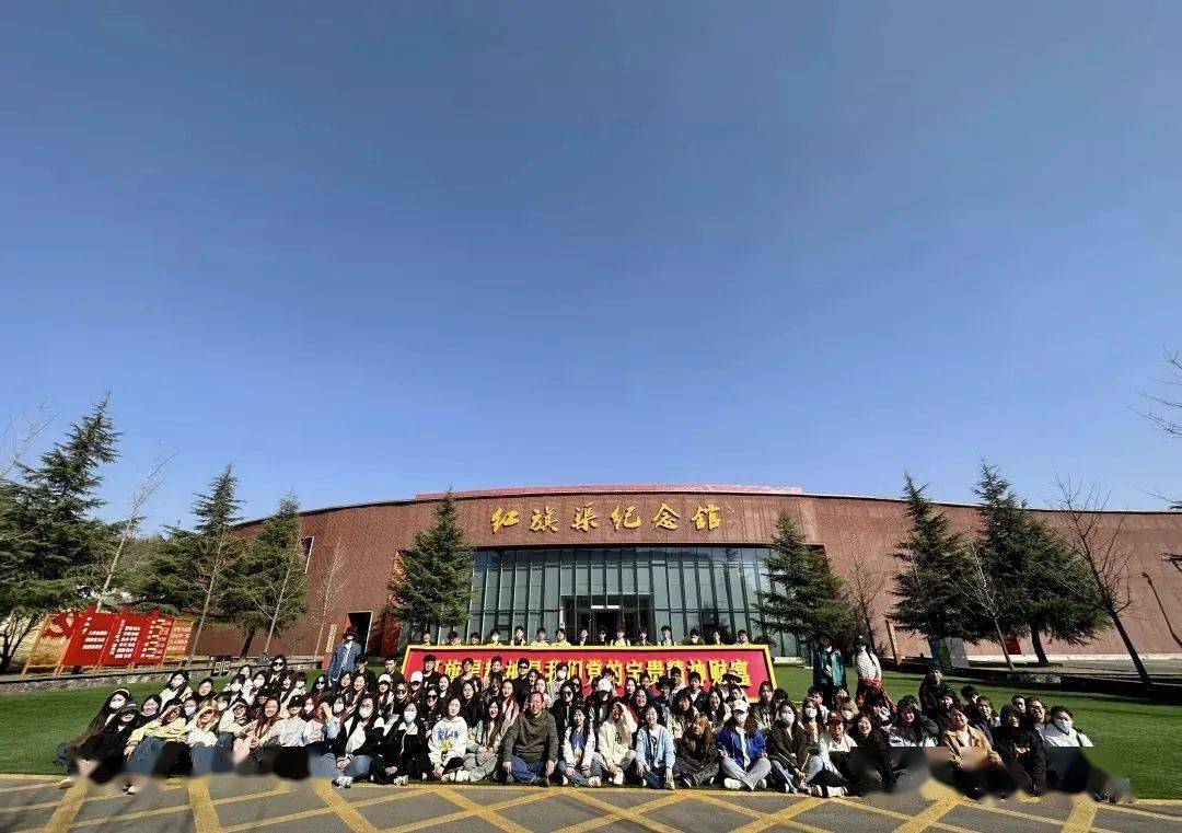 河北传媒学院美术与设计学院组织学生赴红旗渠开展课程思政实践活动