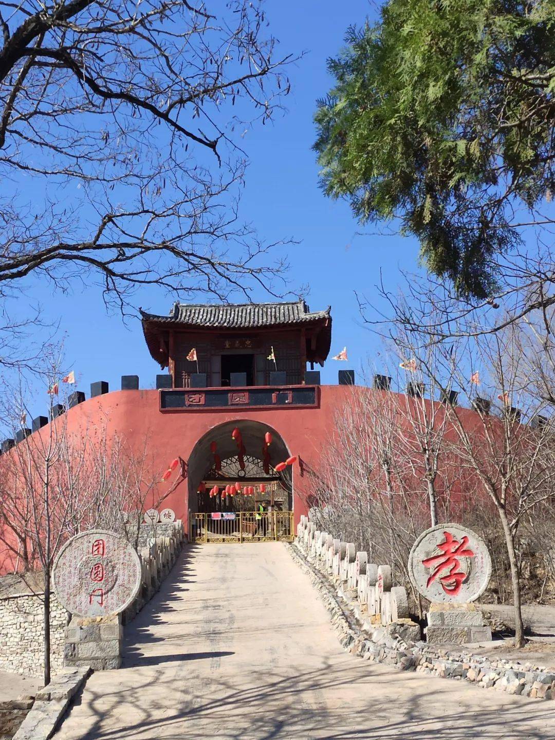 莱芜天山仙人谷 午餐莱芜炒鸡 飞车表演 高山滑草 游乐场 拓展游玩