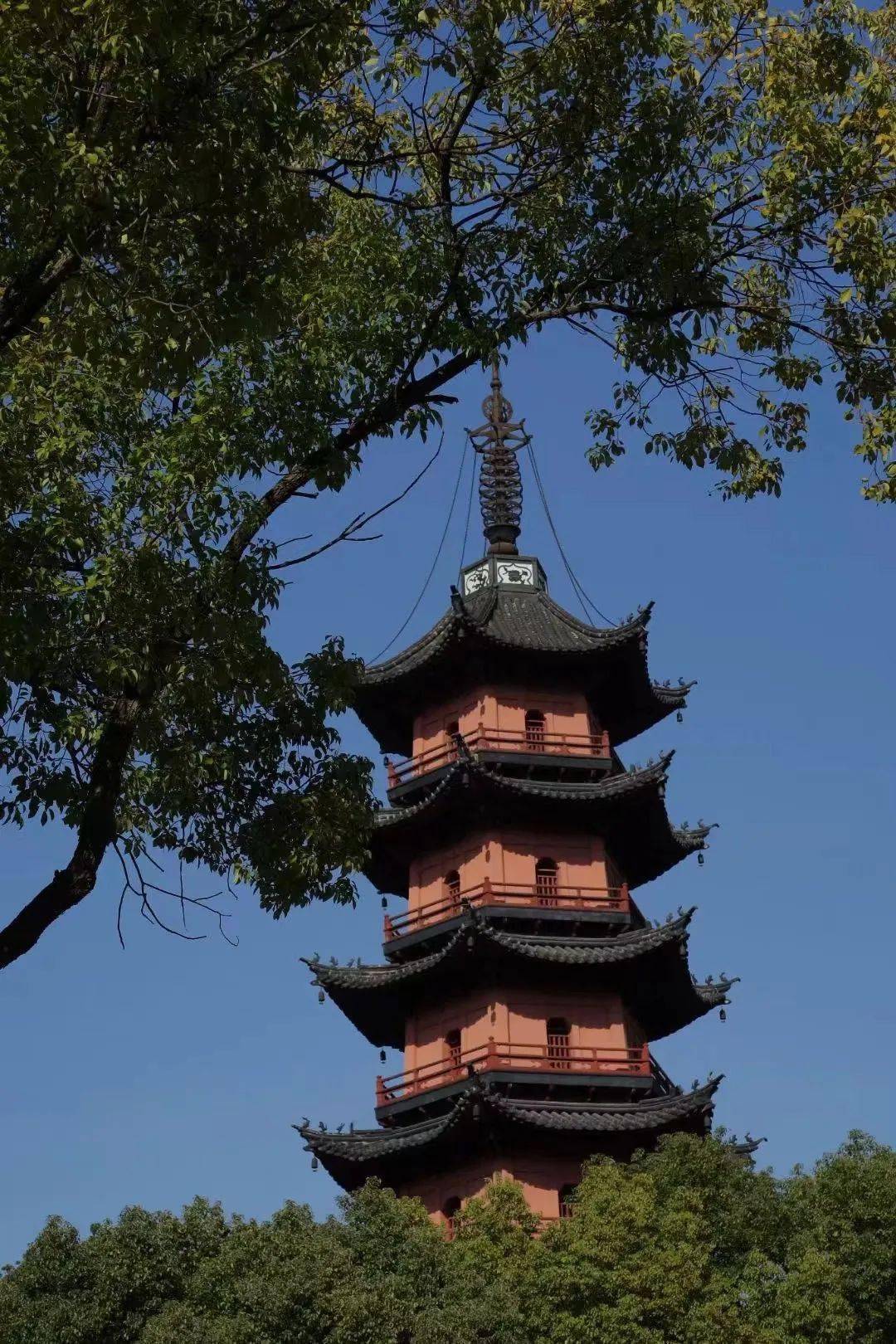 天封塔正对塔影巷静穆肃立多年前它曾是这个城市的制高点