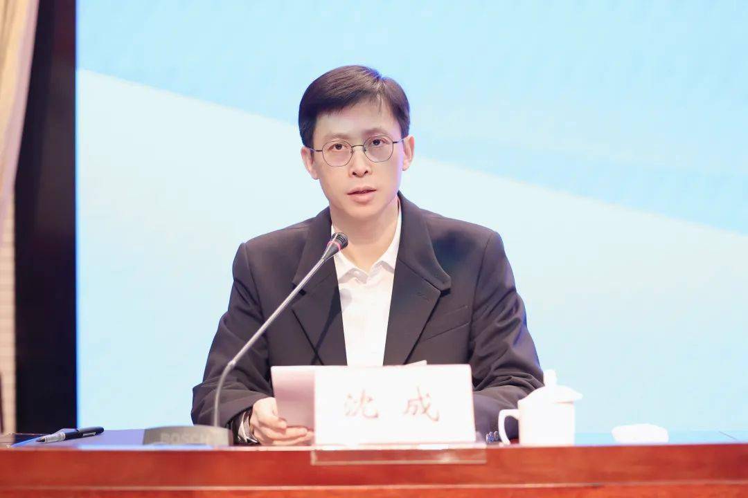 街道党工委副书记,政协工委主任沈成传达省文明办工作要求,苏州市文明