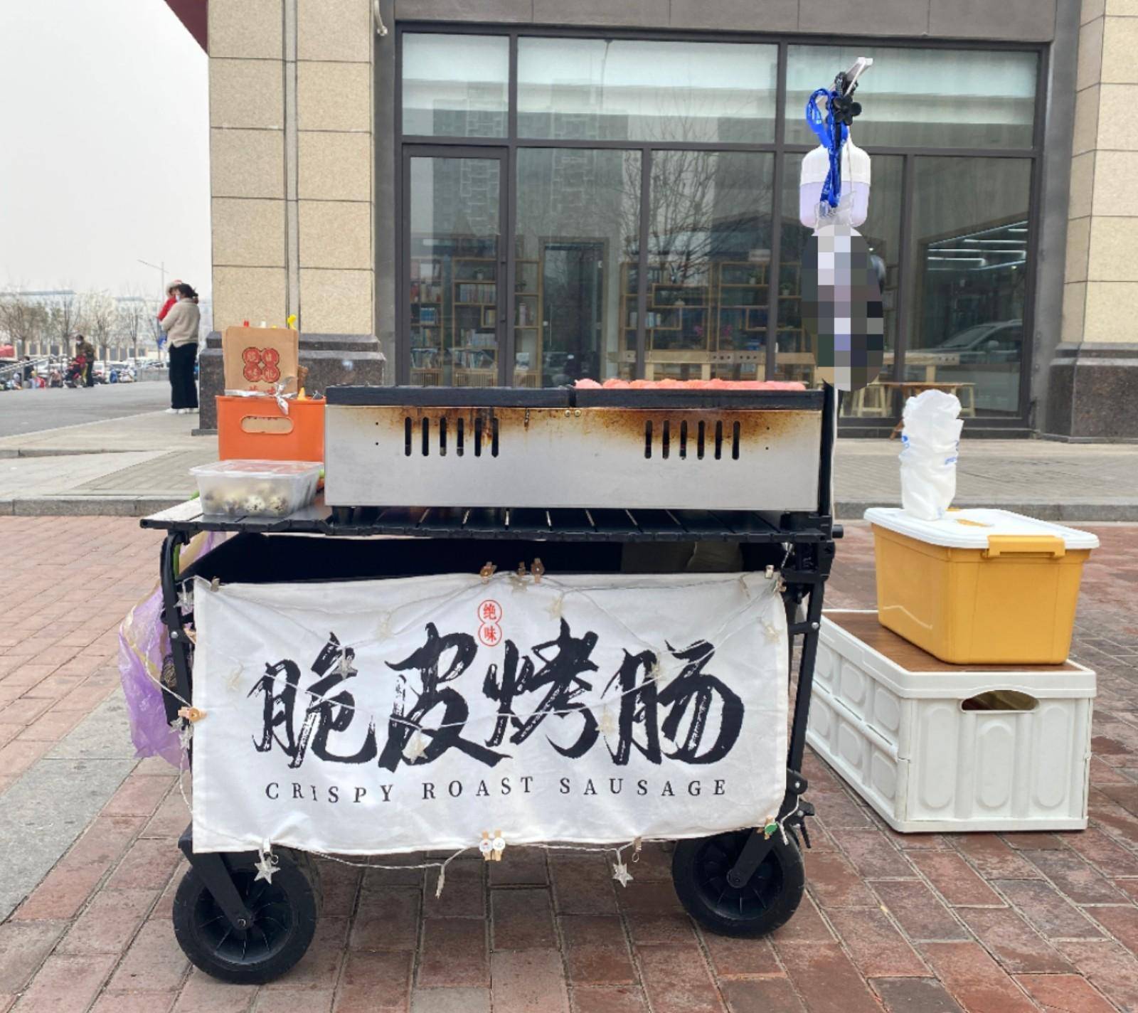 95后,00后兼职摆摊频上热搜,积极"搞钱"成年轻人主旋律