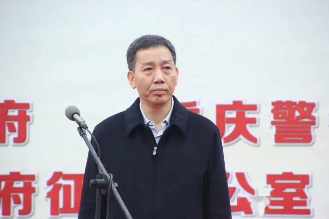 重慶警備區少將政治委員高步明,重慶警備區少將副司令員陳澄,以及重慶