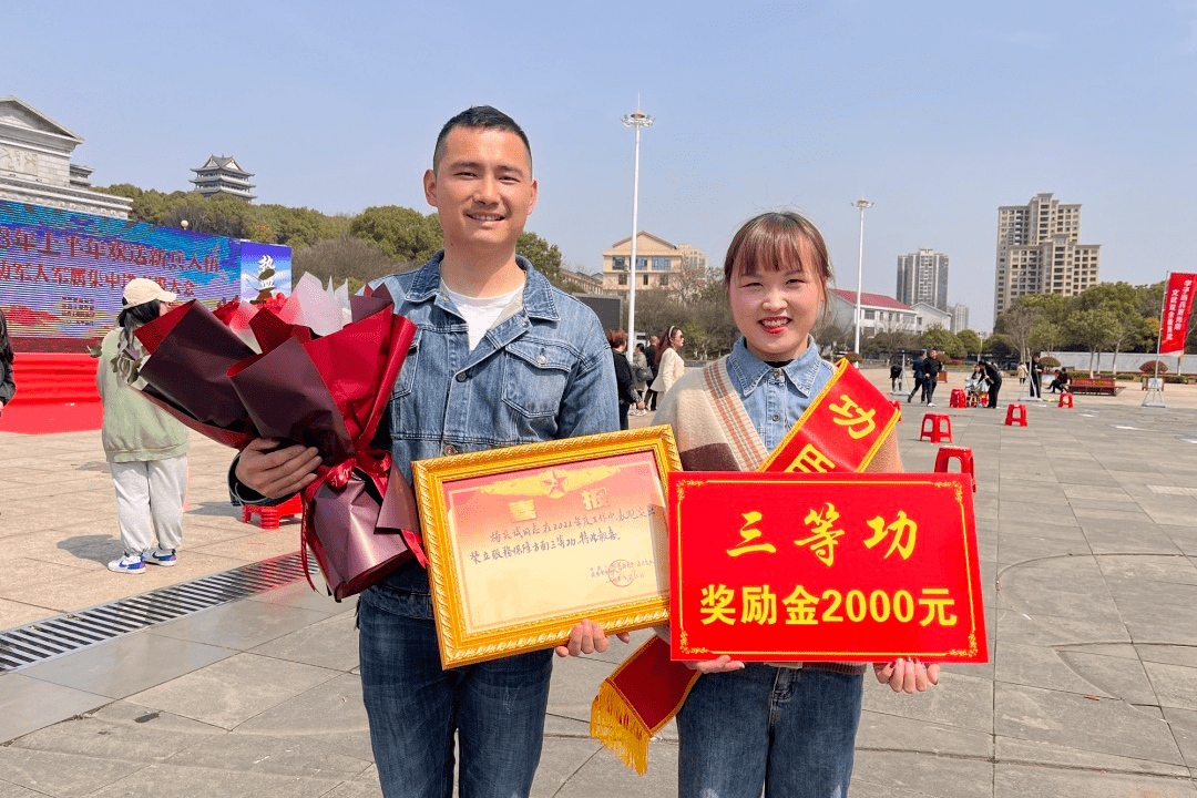 陆华超,韦阳慧,王林)一场场欢送仪式用庄严的礼仪,送热血的青年全新的