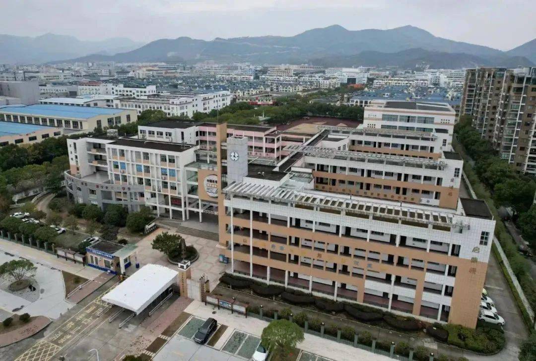 黄岩西城中学图片