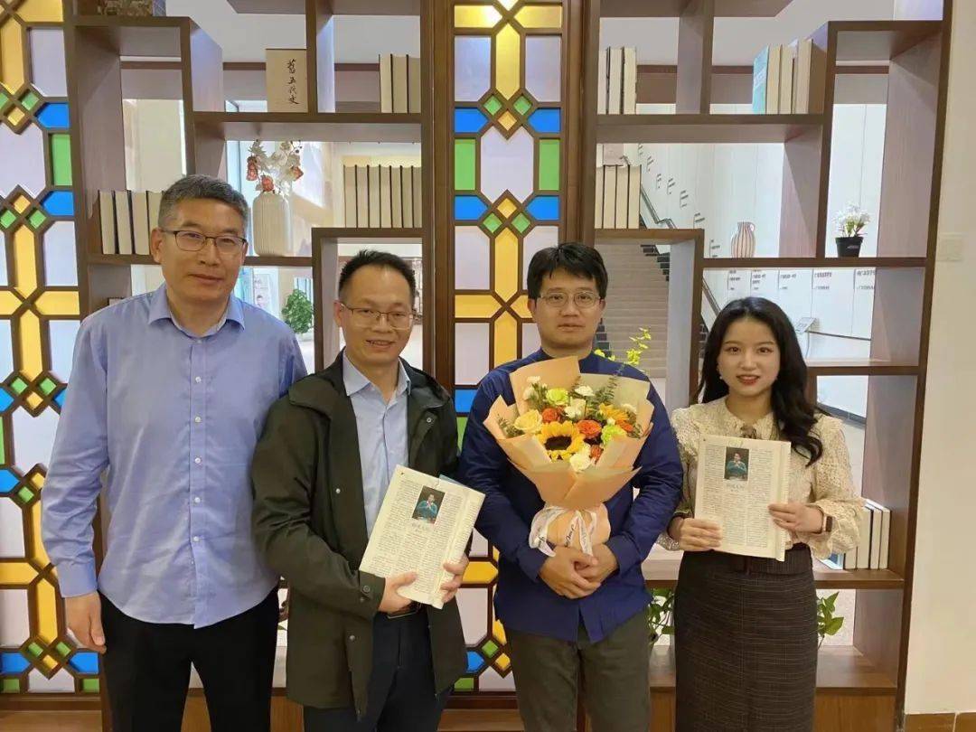 著名作家马伯庸畅游广雅校园,带领学生"跟着苏轼一起读历史"_主题