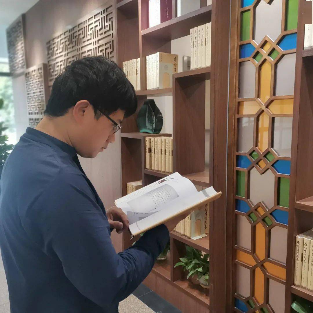 著名作家马伯庸畅游广雅校园,带领学生"跟着苏轼一起读历史"_主题