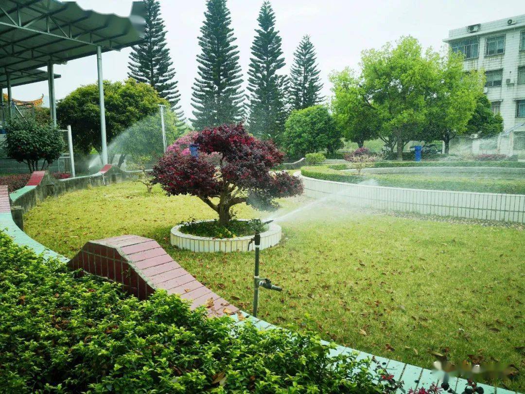 县城水厂,悦澜山小区均已采用喷灌节水设备,其中高铁片区总灌溉面积