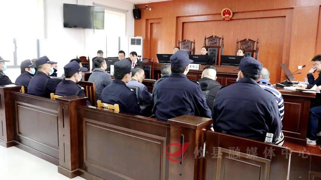 他们是来自长鸿学校的学生