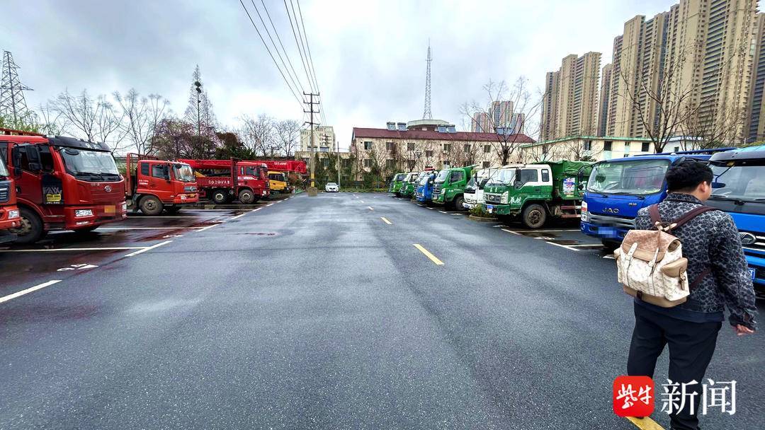 南京大型货车停车场图片