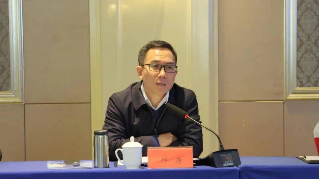 3月24日,市教育督查组听取了县委副书记,县长彭洪兵关于县人民政府