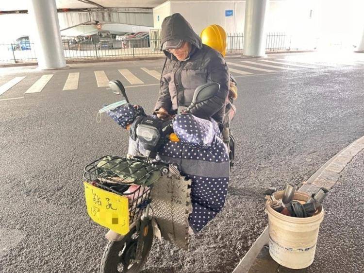 未来十年有近8000万农民工面临“超龄”，媒体：请给他们一条出路