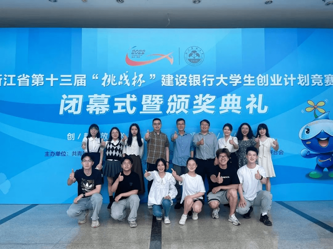 樊建庭,王康,郭恺,魏玲玲,吴家胜团队成员:左璐莹,高诗琪,郑凯文,徐晨