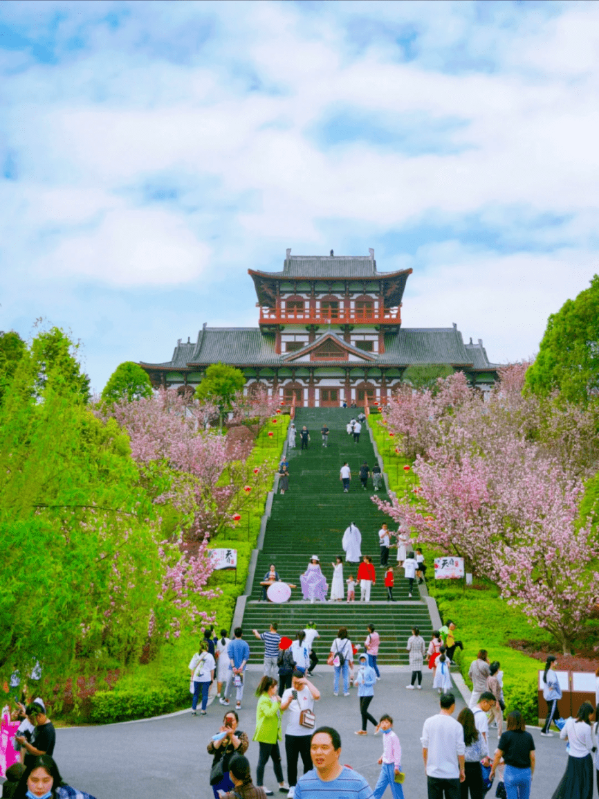 青白江凤凰湖大门图片