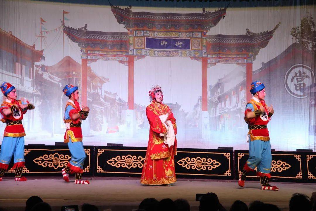戏讯|河南明星擂主大爱剧团携经典豫剧《抬花轿》4月热闹开演_演出