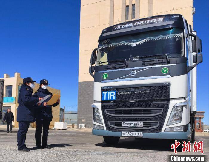 今年首批俄罗斯籍货车经二连浩特公路口岸驶入内地_通关_海关_消息