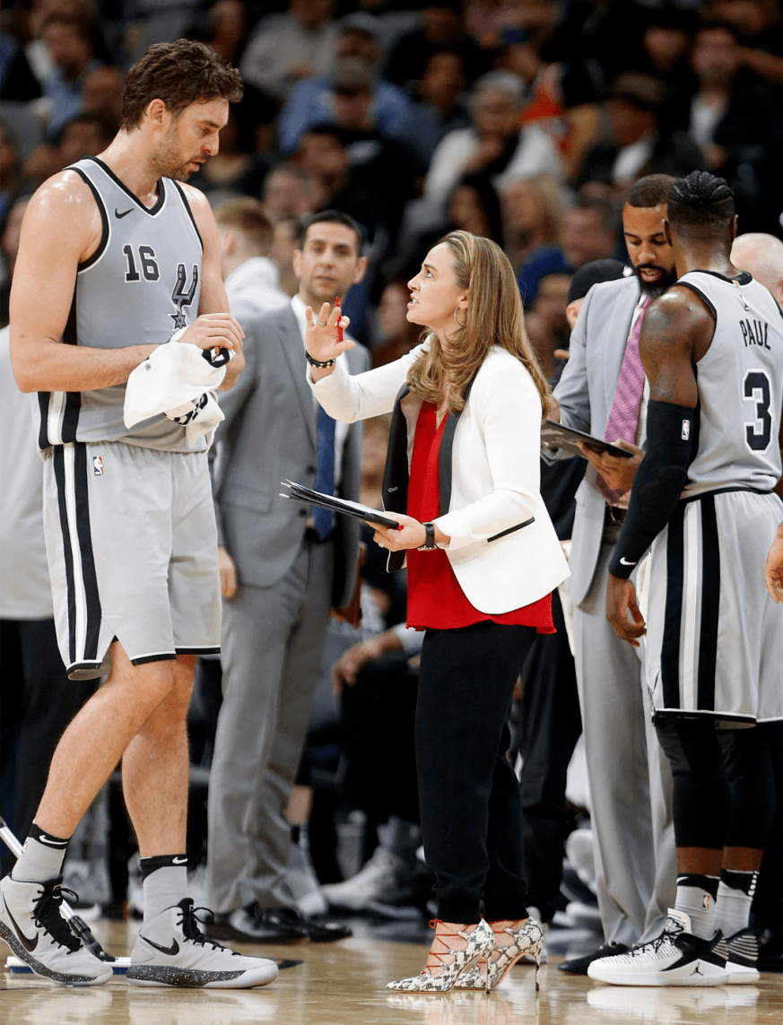 在圣安东尼奥马刺队的三个赛季中,加索尔从他的助理教练贝基·哈蒙的