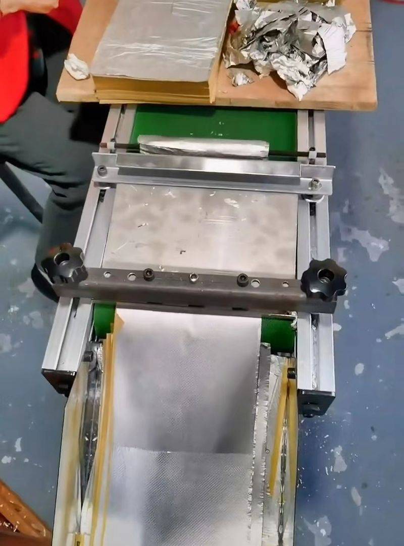 利用湖北泽沃商贸有限公司的锡箔纸压纸机,获得高质量的成品_机器