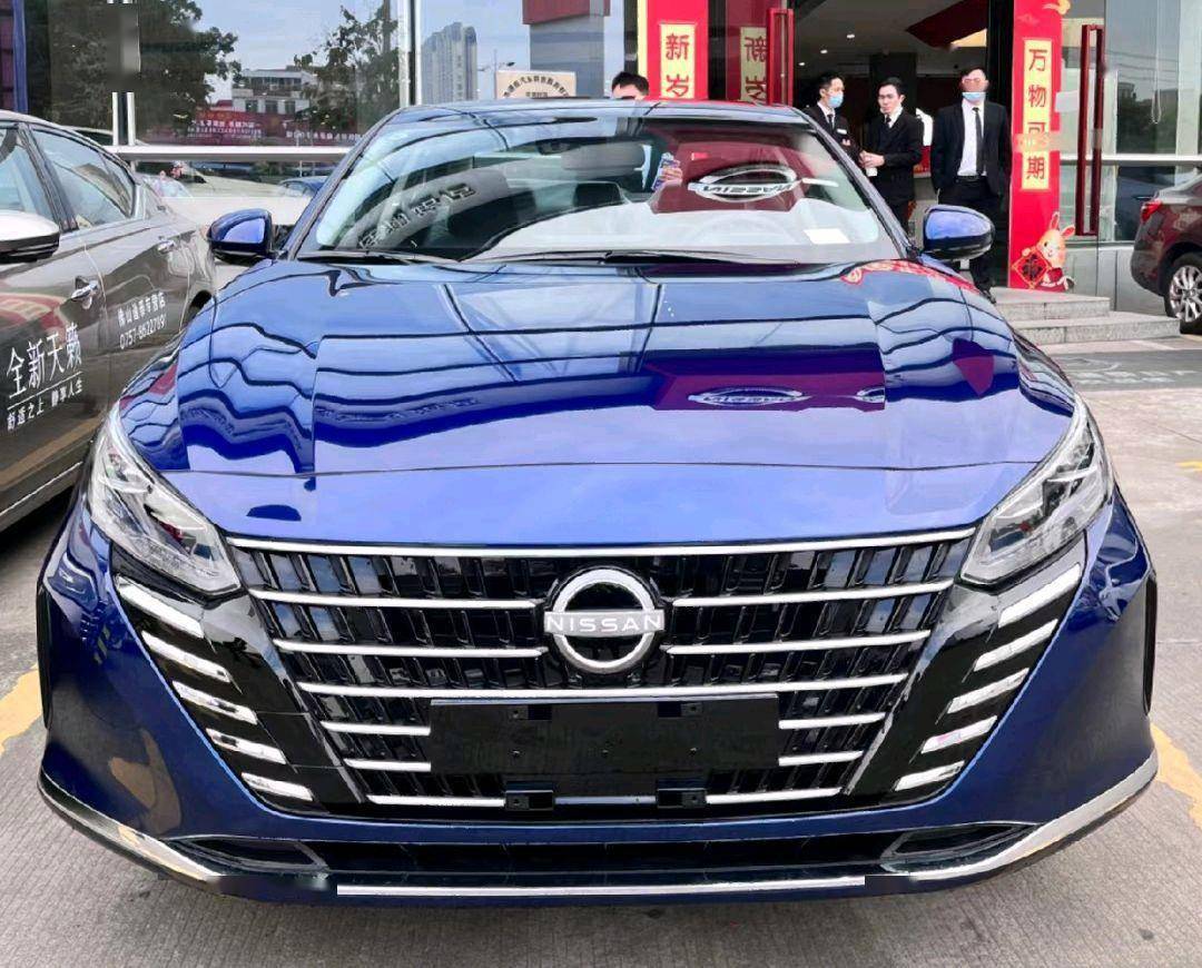 新日产天籁:蓝色漆面质感一流,2.