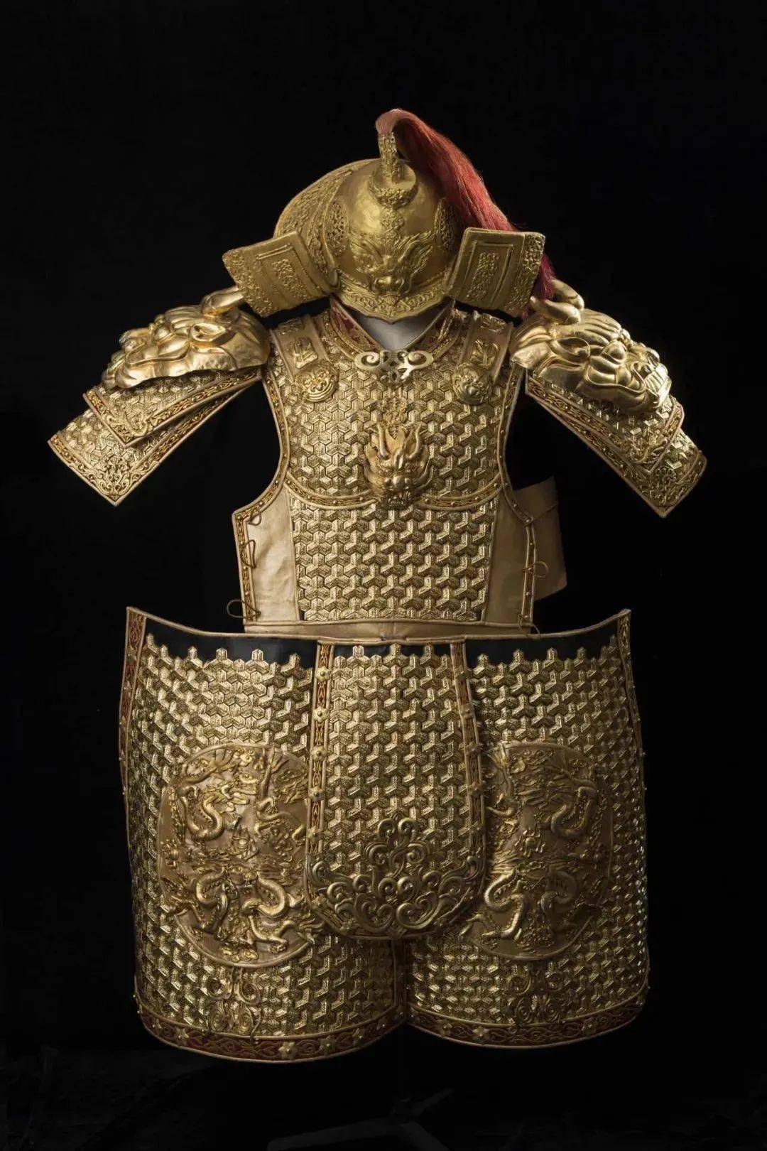 黄金战衣而明光铠则是助力唐军扩大了东西文明的交融保障了丝绸之路