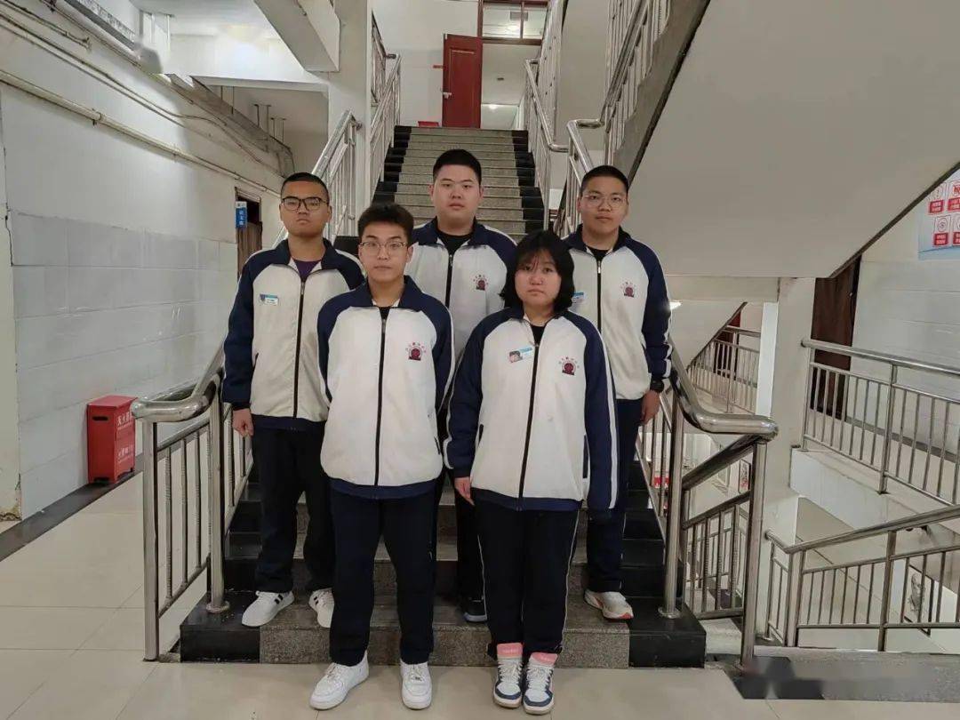 【群星闪耀】高二212"班级之星"风采展_激励_校园_丁博涵