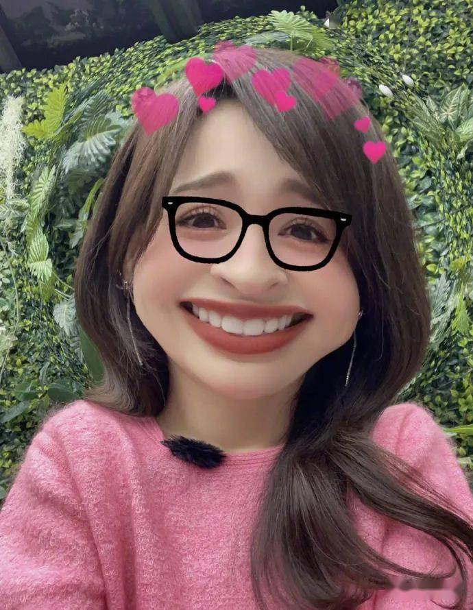 唐嫣晒特效自拍搞怪可爱 穿粉色毛衣笑容甜美_少女_照片_来源