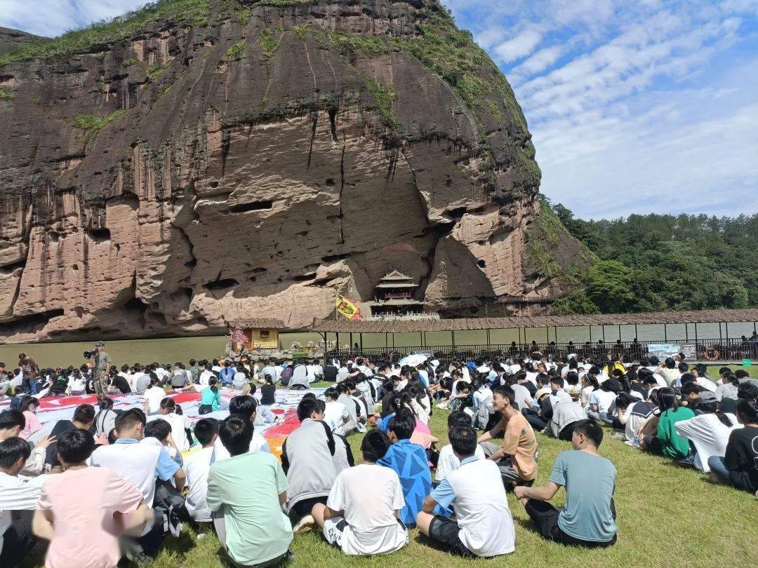 龙虎山最新旅游攻略出炉!超详细 .