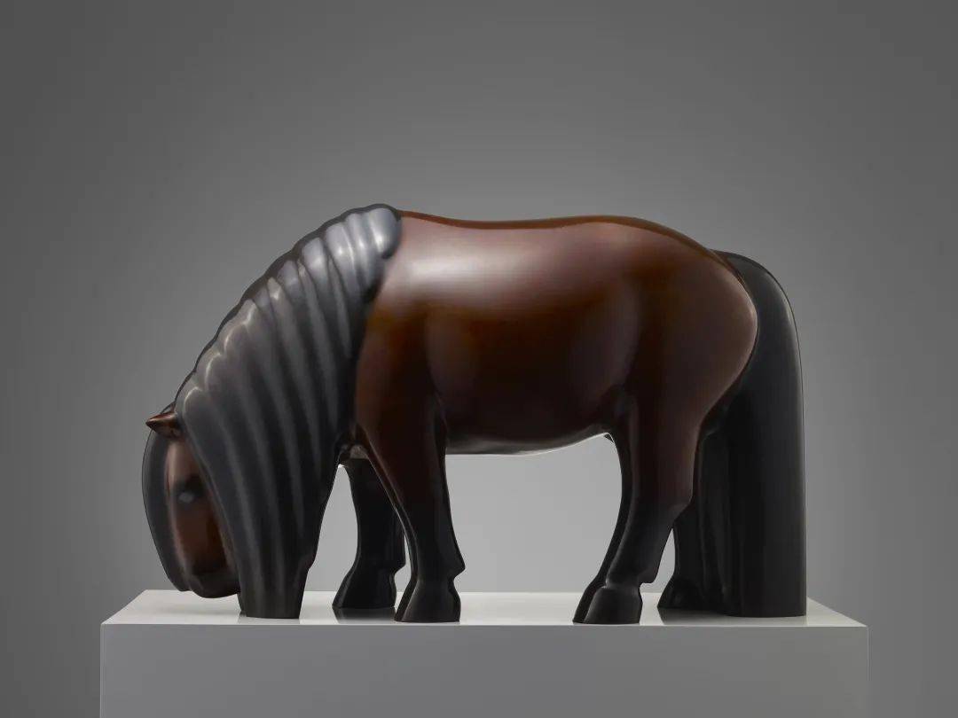 《瑞兔》28x18x21cm ,铸铜,2023申红飙简介申红飙中央美术学院雕塑系